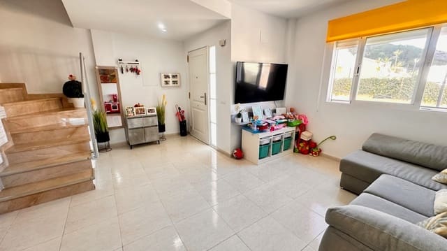 3 soveværelse Semi-Rækkehus til salg i Sagra med swimmingpool garage - € 225.000 (Ref: 9708114)