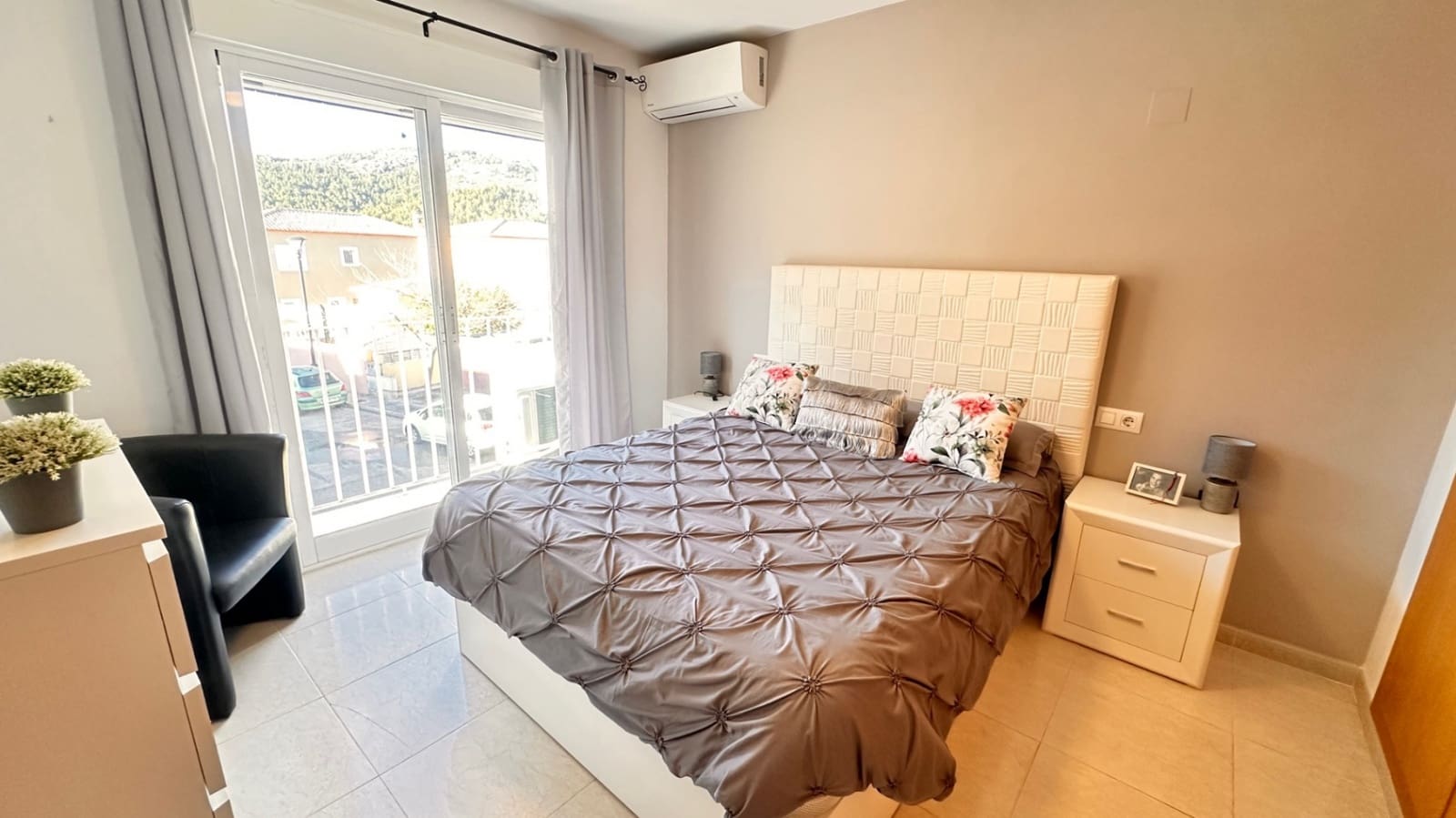 3 soveværelse Semi-Rækkehus til salg i Sagra med swimmingpool garage - € 225.000 (Ref: 9708114)