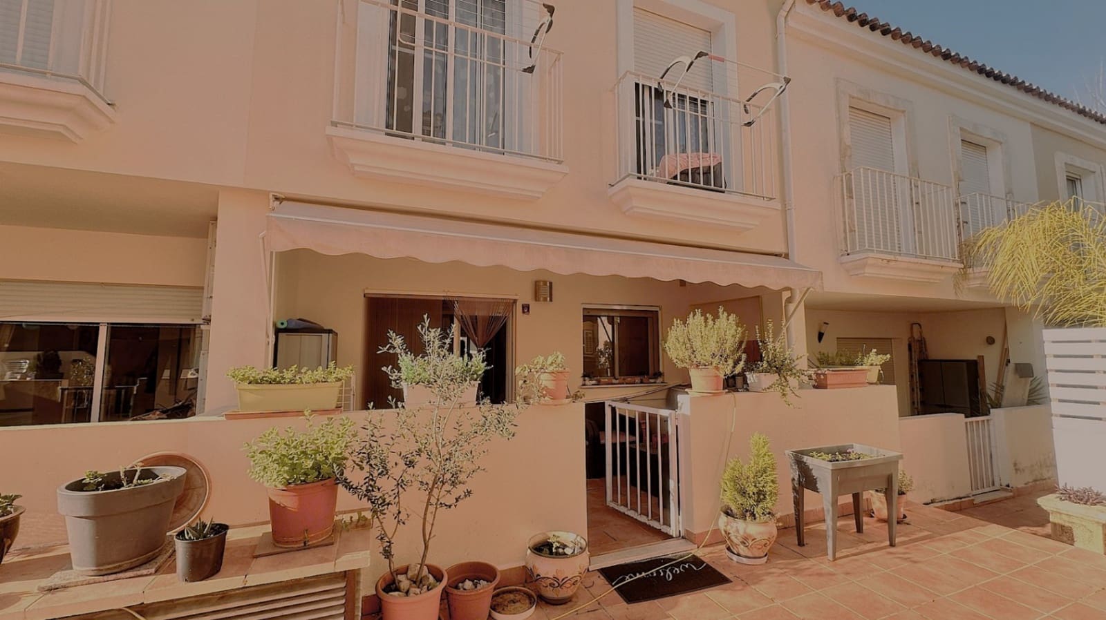 3 soveværelse Semi-Rækkehus til salg i Sagra med swimmingpool garage - € 225.000 (Ref: 9708114)