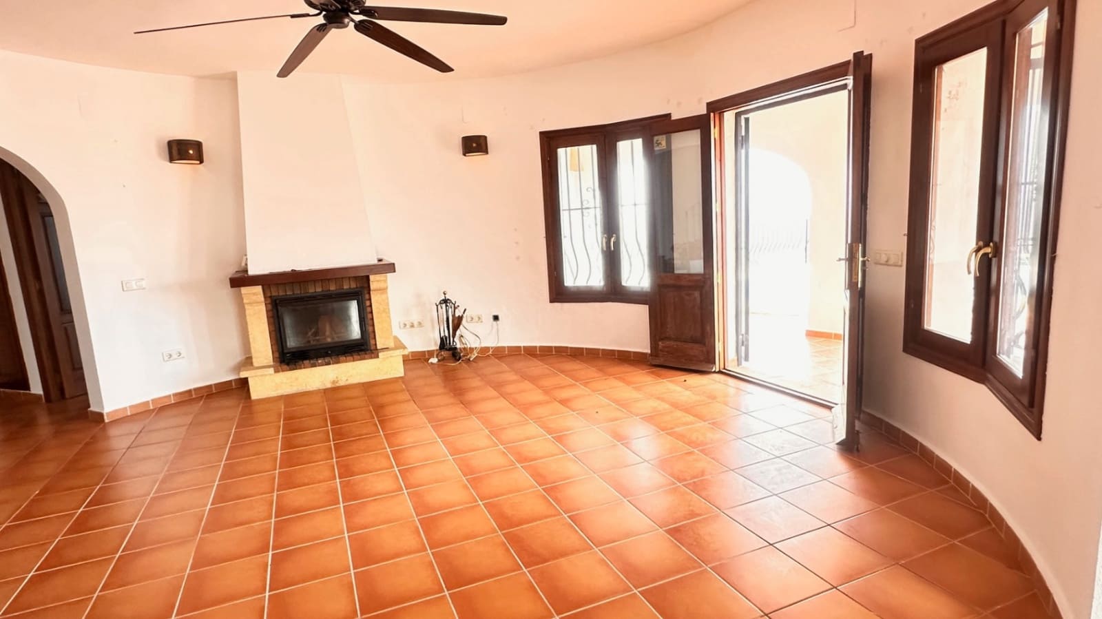 3 sypialnia Willa na sprzedaż w Pego z basenem garażem - 475 000 € (Ref: 9719193)