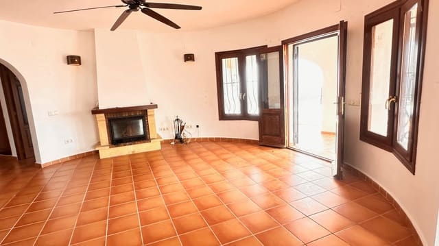 3 sypialnia Willa na sprzedaż w Pego z basenem garażem - 475 000 € (Ref: 9719193)