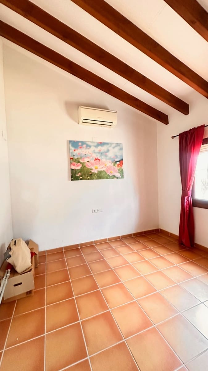 3 sypialnia Willa na sprzedaż w Pego z basenem garażem - 475 000 € (Ref: 9719193)