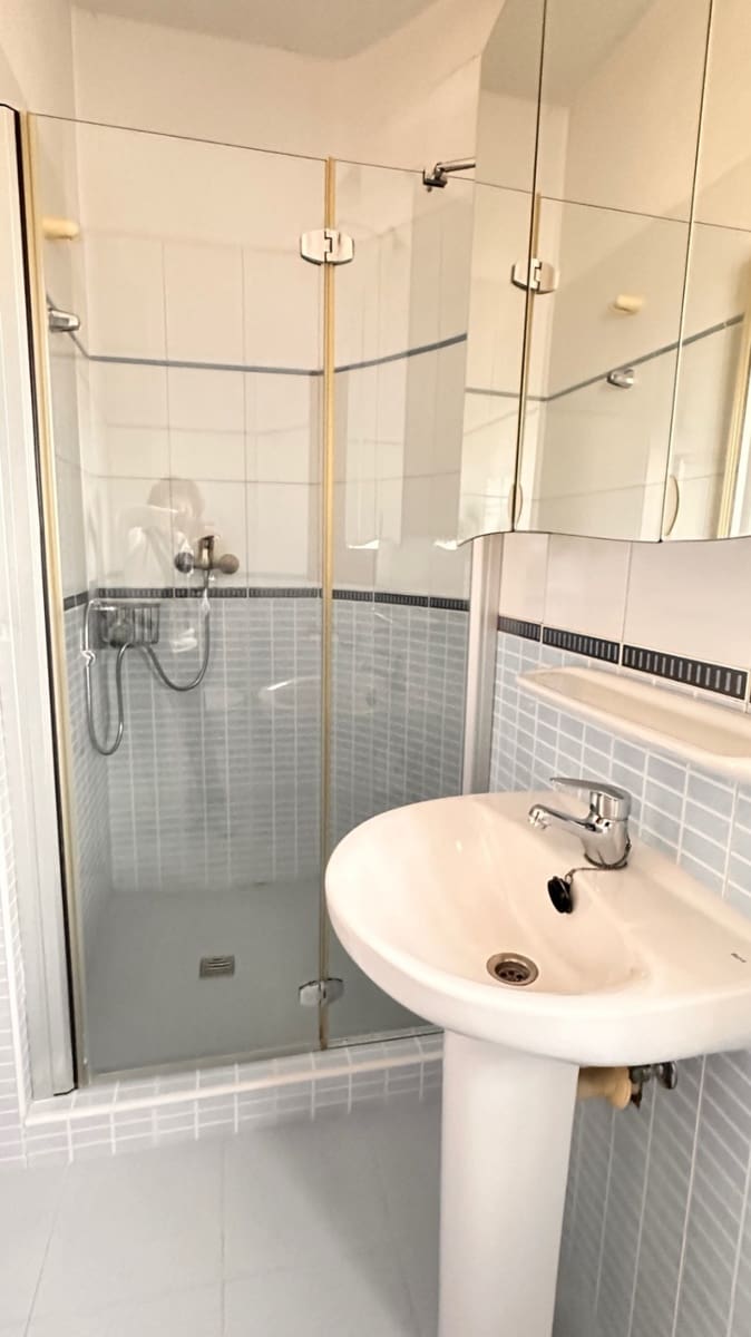 3 sypialnia Willa na sprzedaż w Pego z basenem garażem - 475 000 € (Ref: 9719193)