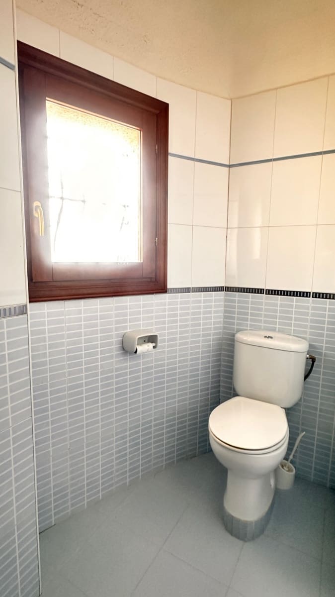 3 sypialnia Willa na sprzedaż w Pego z basenem garażem - 475 000 € (Ref: 9719193)