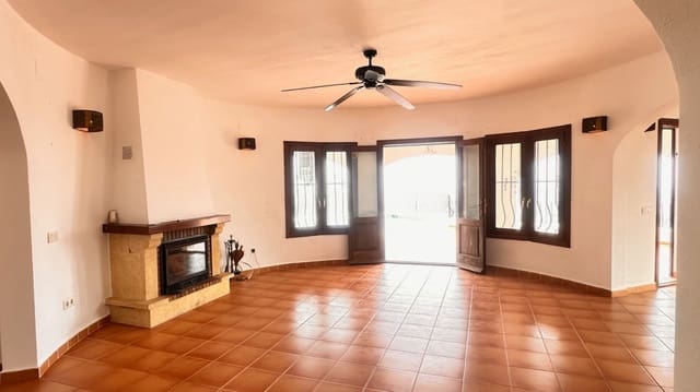 3 sypialnia Willa na sprzedaż w Pego z basenem garażem - 475 000 € (Ref: 9719193)