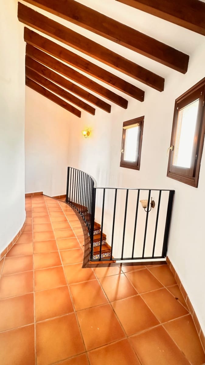 3 sypialnia Willa na sprzedaż w Pego z basenem garażem - 475 000 € (Ref: 9719193)