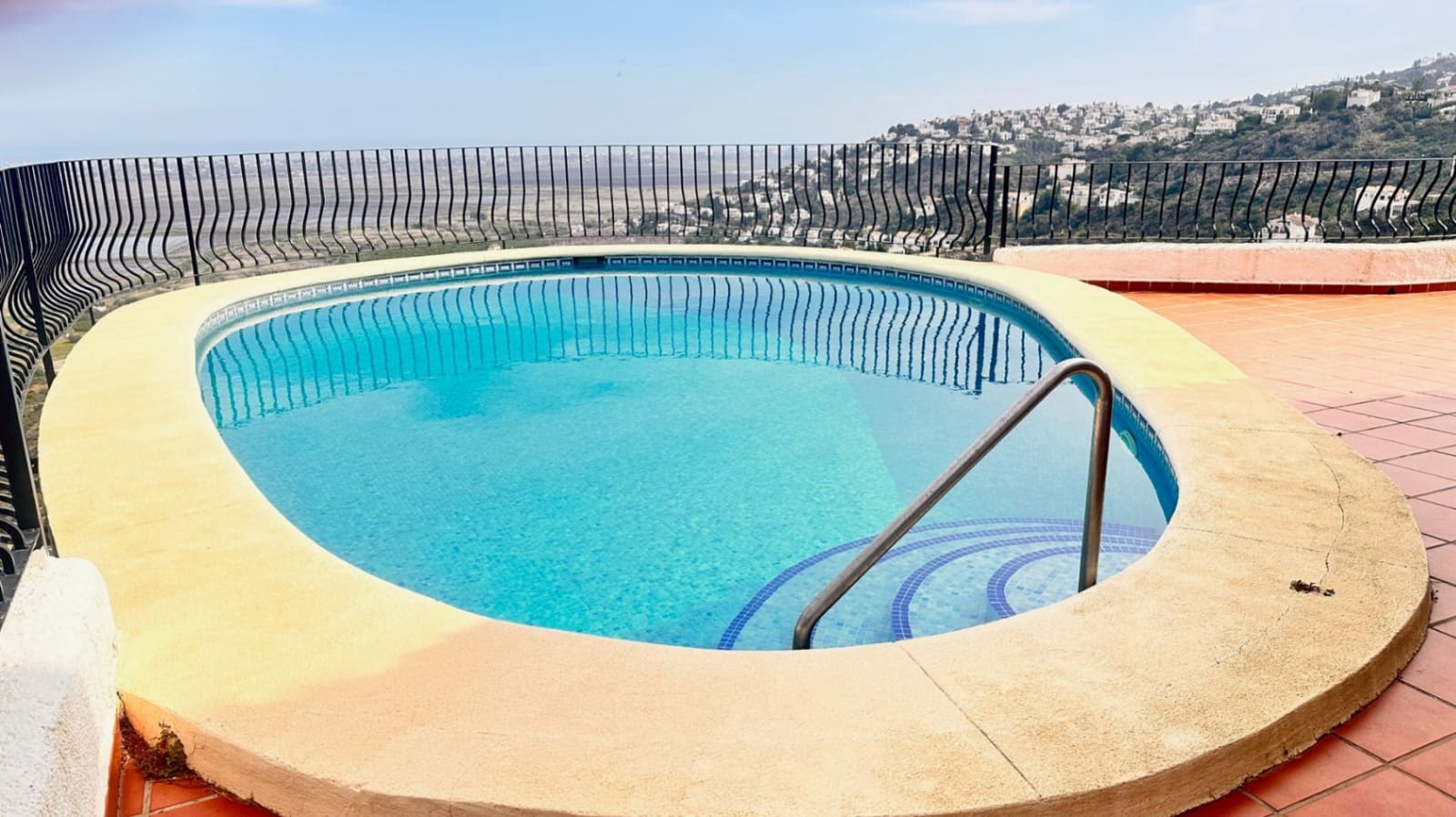 3 sypialnia Willa na sprzedaż w Pego z basenem garażem - 475 000 € (Ref: 9719193)