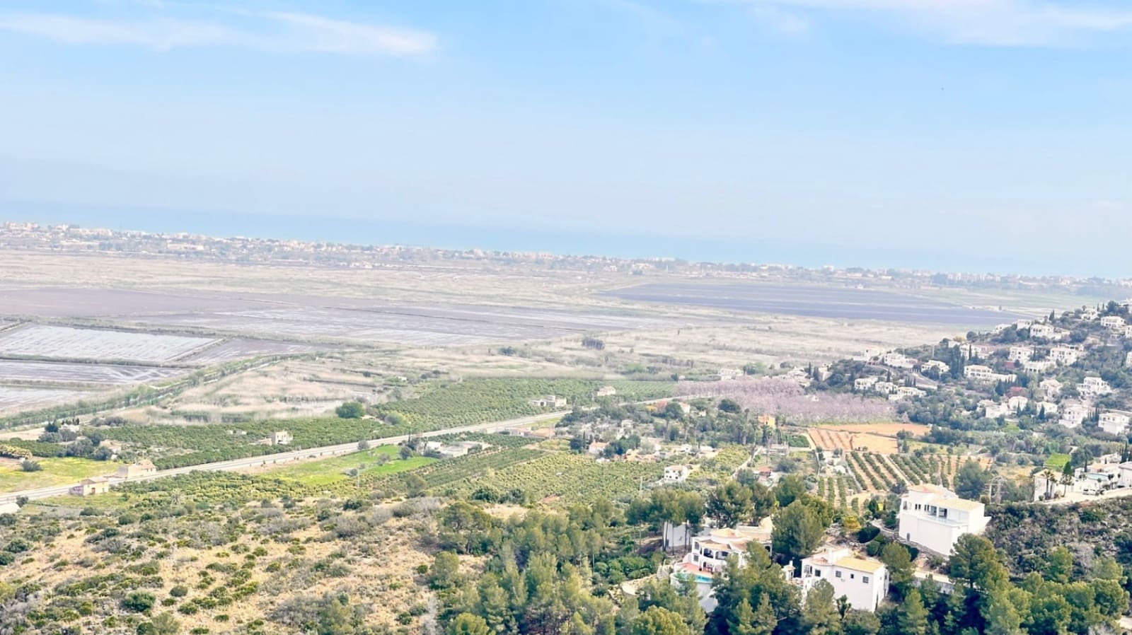 3 sypialnia Willa na sprzedaż w Pego z basenem garażem - 475 000 € (Ref: 9719193)