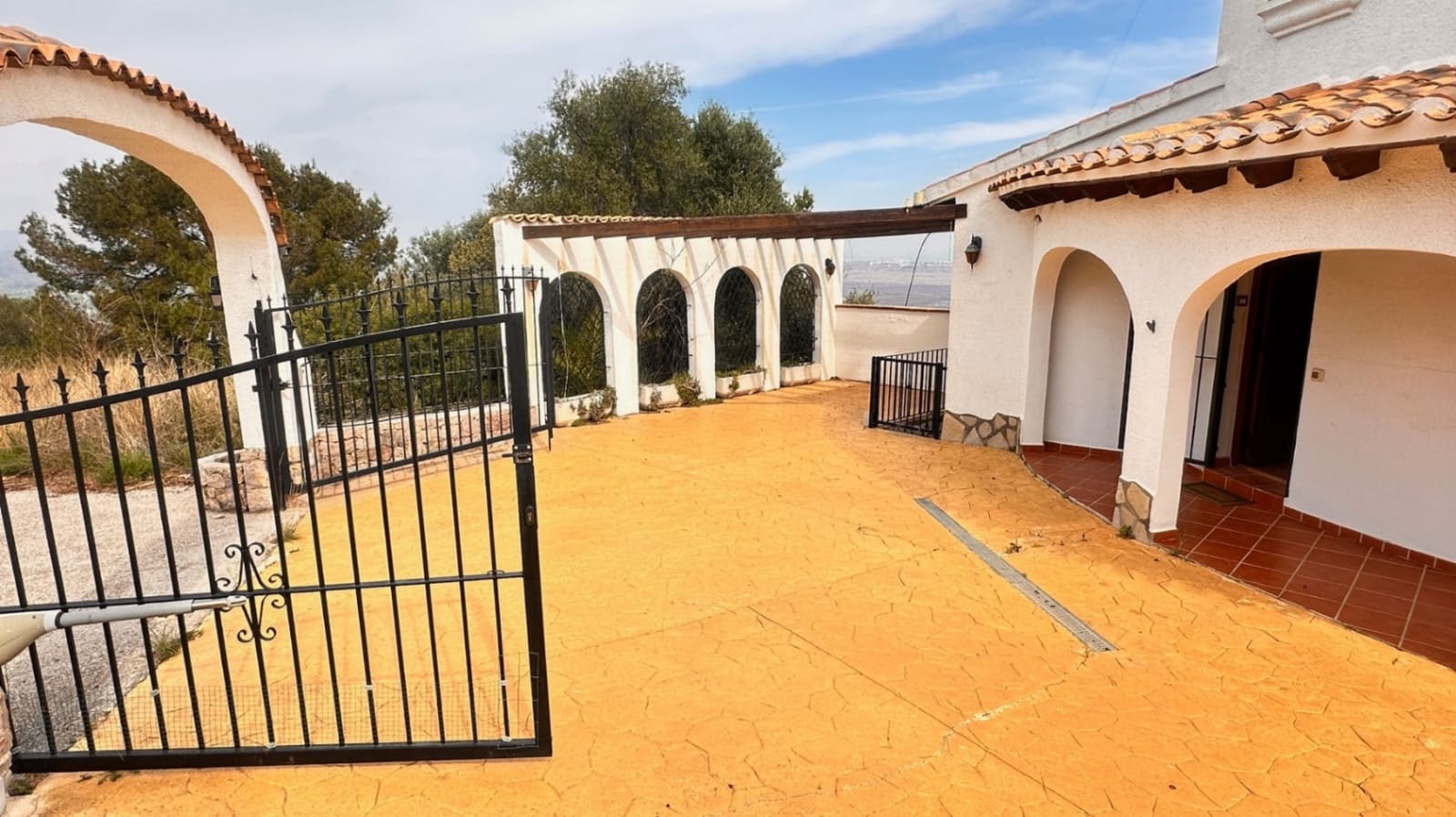 3 sypialnia Willa na sprzedaż w Pego z basenem garażem - 475 000 € (Ref: 9719193)