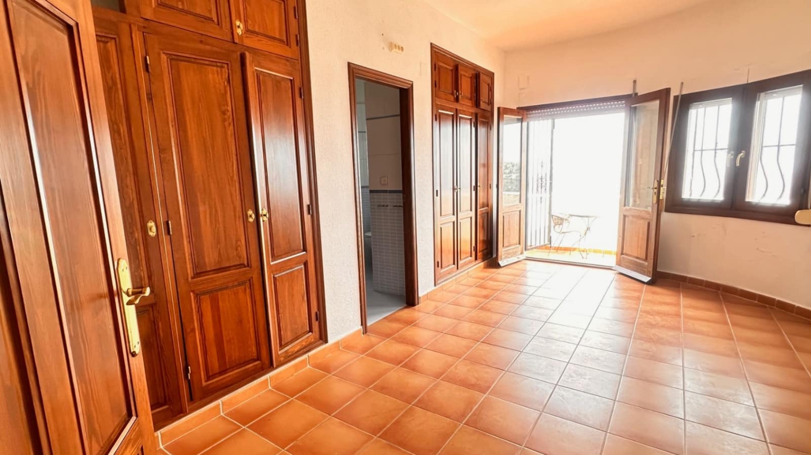 3 sypialnia Willa na sprzedaż w Pego z basenem garażem - 475 000 € (Ref: 9719193)