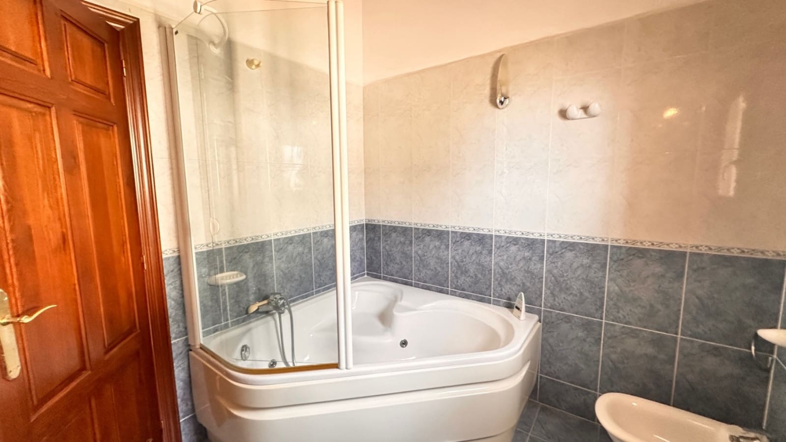 3 sypialnia Willa na sprzedaż w Pego z basenem garażem - 475 000 € (Ref: 9719193)