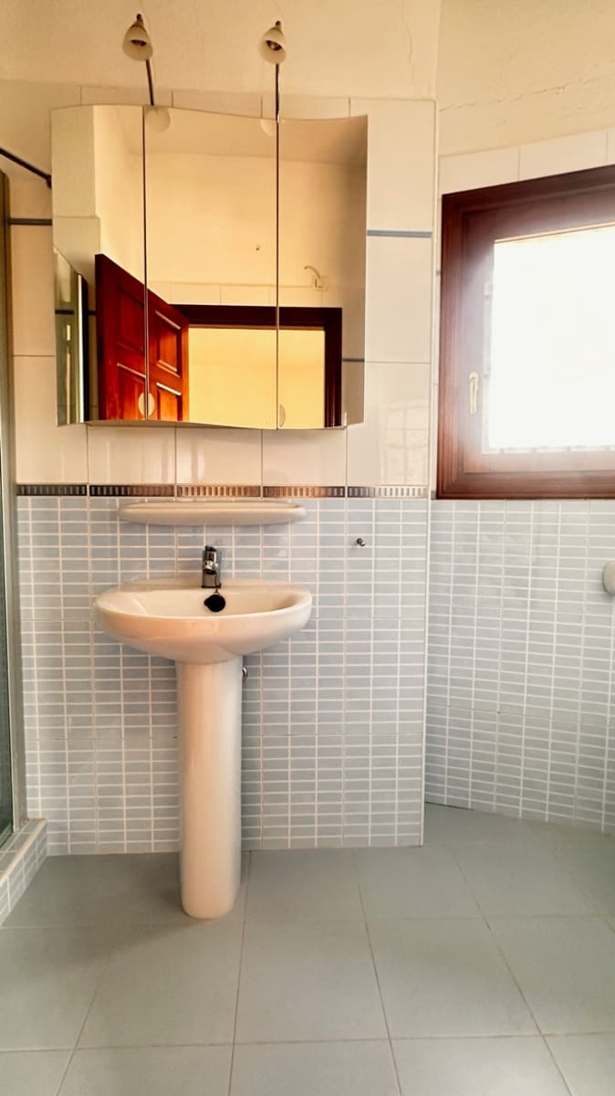 3 sypialnia Willa na sprzedaż w Pego z basenem garażem - 475 000 € (Ref: 9719193)