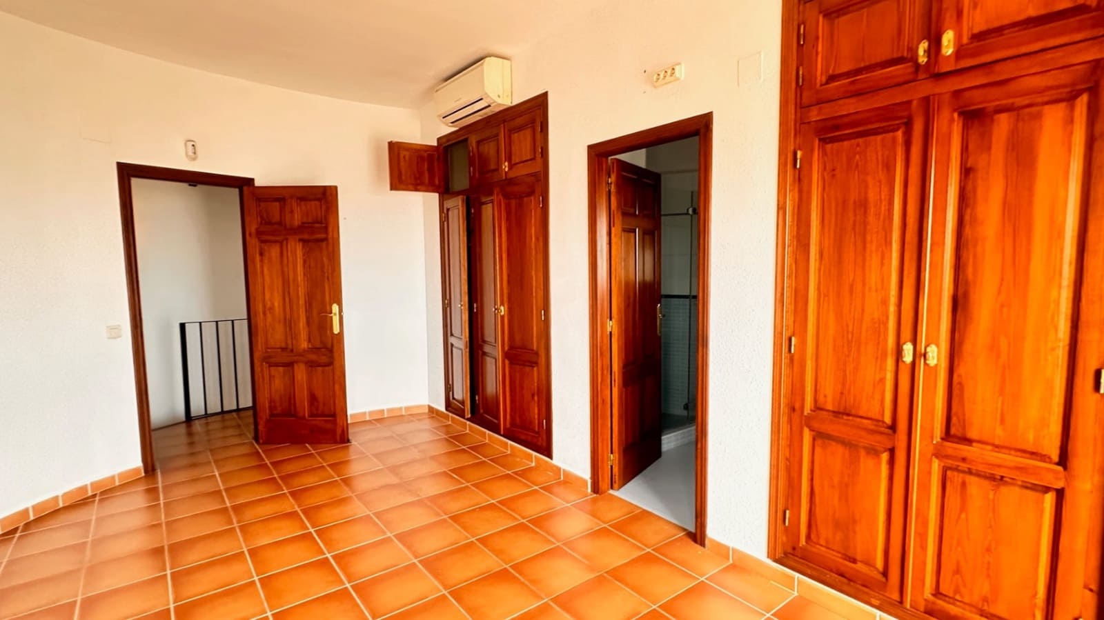 3 sypialnia Willa na sprzedaż w Pego z basenem garażem - 475 000 € (Ref: 9719193)