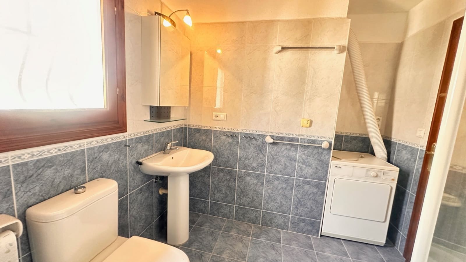 3 sypialnia Willa na sprzedaż w Pego z basenem garażem - 475 000 € (Ref: 9719193)