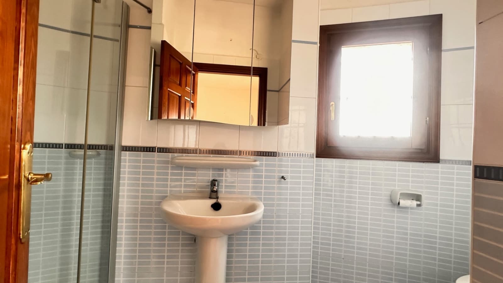 3 sypialnia Willa na sprzedaż w Pego z basenem garażem - 475 000 € (Ref: 9719193)