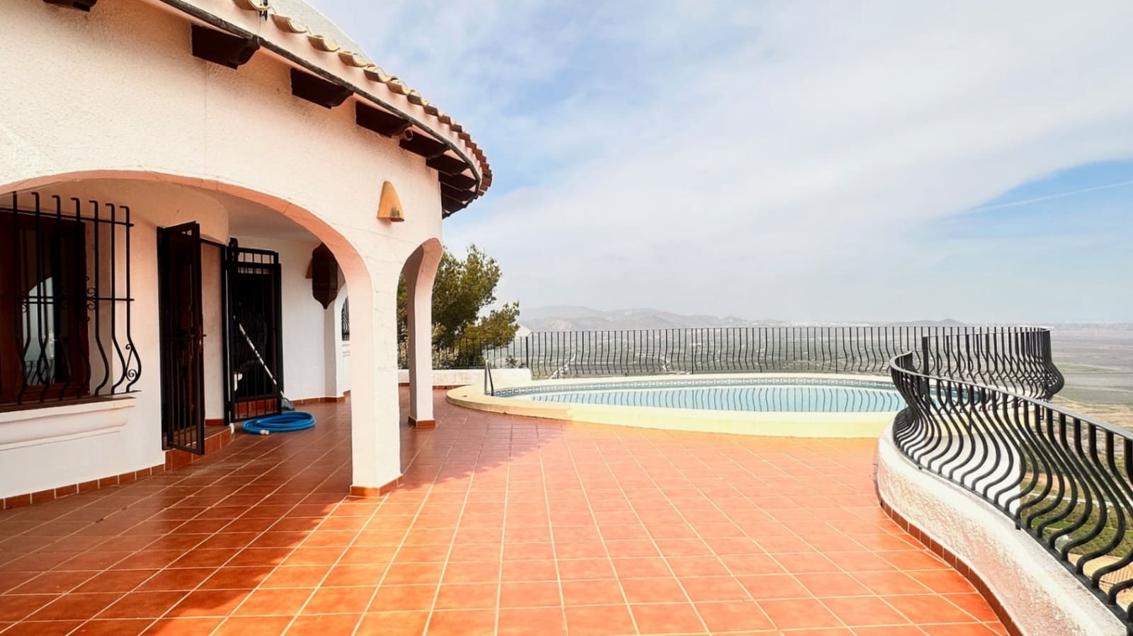 3 sypialnia Willa na sprzedaż w Pego z basenem garażem - 475 000 € (Ref: 9719193)