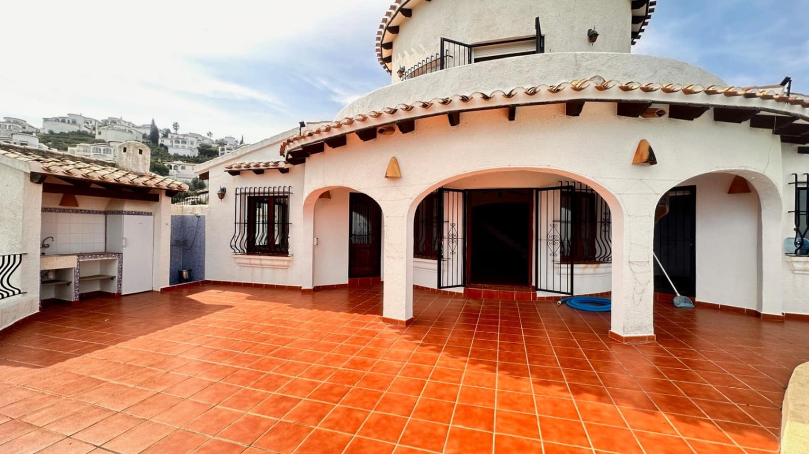 3 sypialnia Willa na sprzedaż w Pego z basenem garażem - 475 000 € (Ref: 9719193)