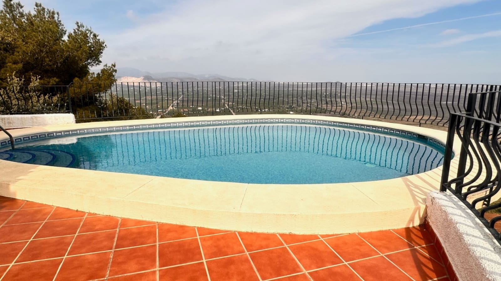 3 sypialnia Willa na sprzedaż w Pego z basenem garażem - 475 000 € (Ref: 9719193)