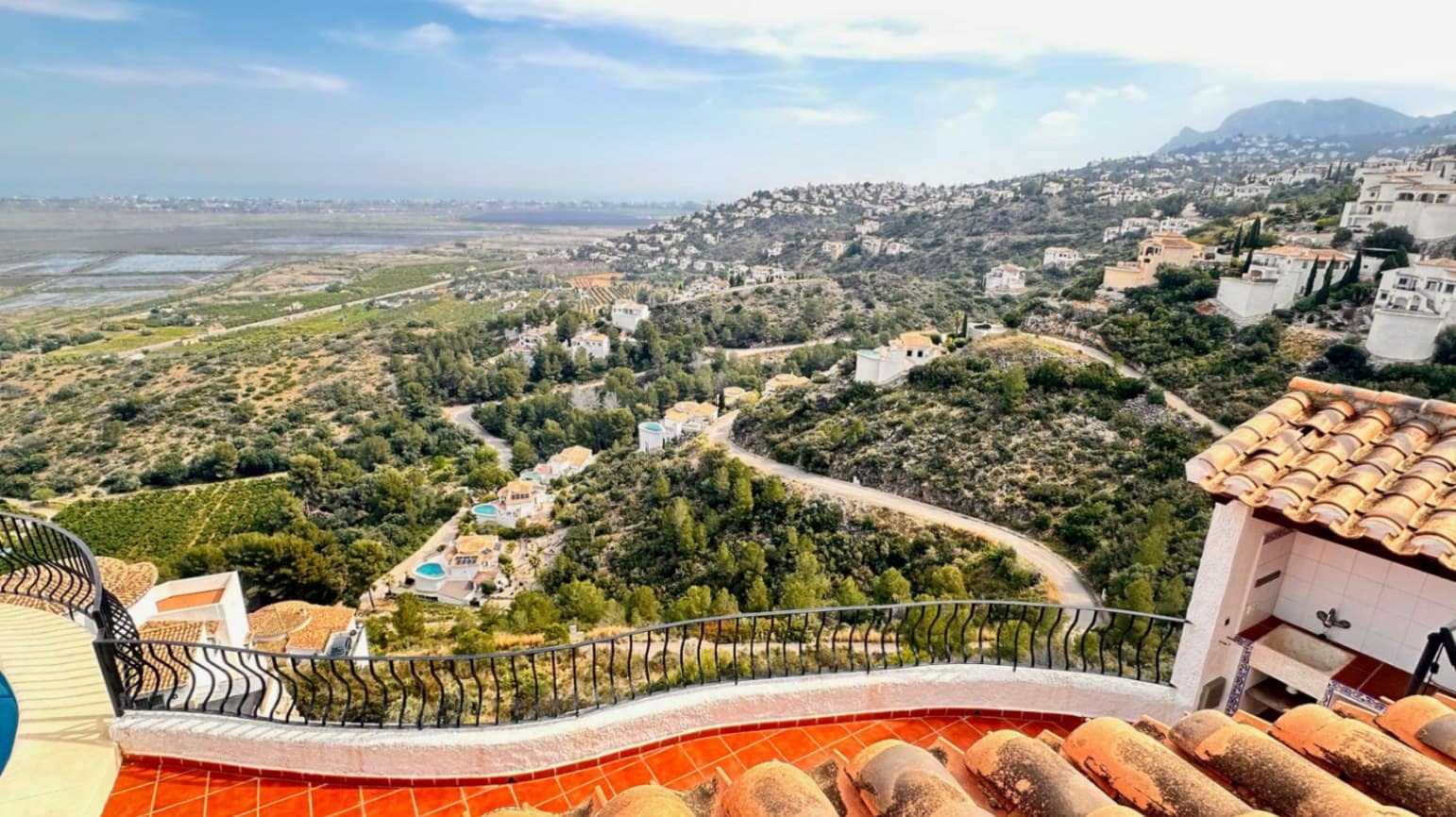 3 sypialnia Willa na sprzedaż w Pego z basenem garażem - 475 000 € (Ref: 9719193)