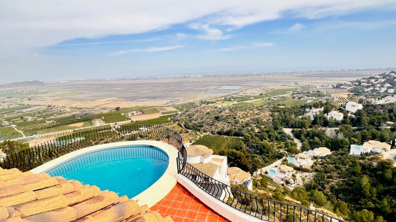 3 sypialnia Willa na sprzedaż w Pego z basenem garażem - 475 000 € (Ref: 9719193)