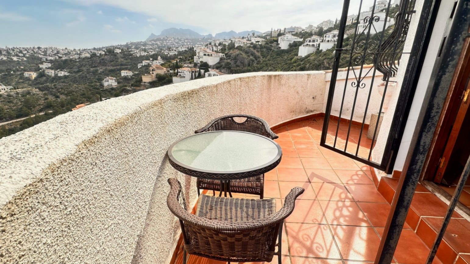 3 sypialnia Willa na sprzedaż w Pego z basenem garażem - 475 000 € (Ref: 9719193)