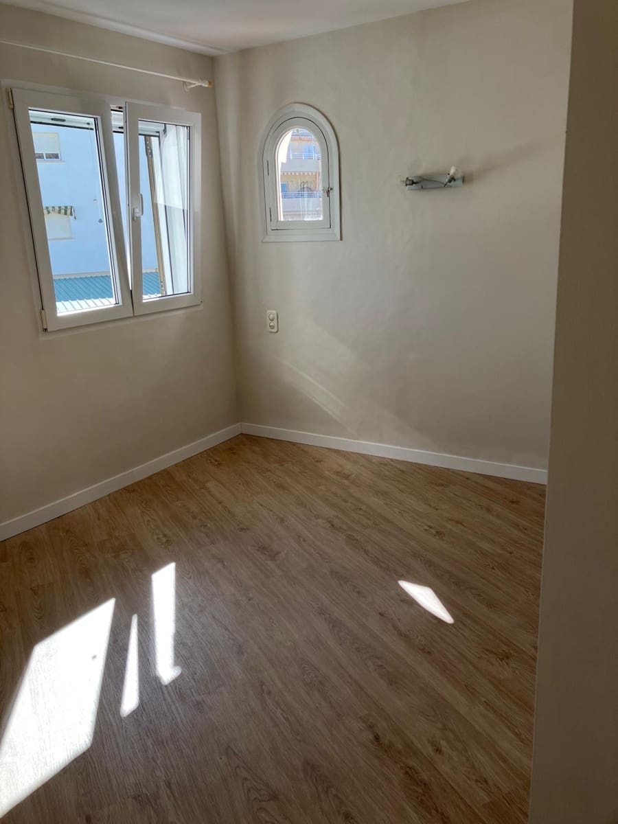 2 sovrum Strandlägenhet till salu i Denia med garage - 225 000 € (Ref: 9833139)