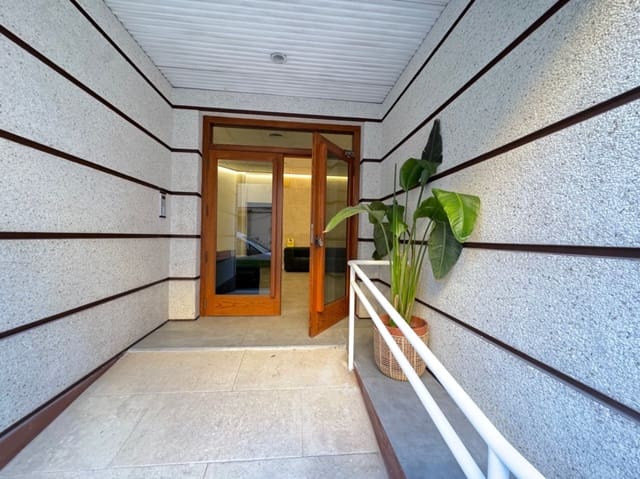 5 quarto Empresa para arrendar em Dénia - 400 € (Ref: 9925046)