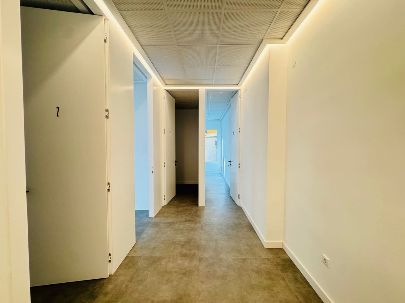 5 quarto Empresa para arrendar em Denia - 400 € (Ref: 9925046)