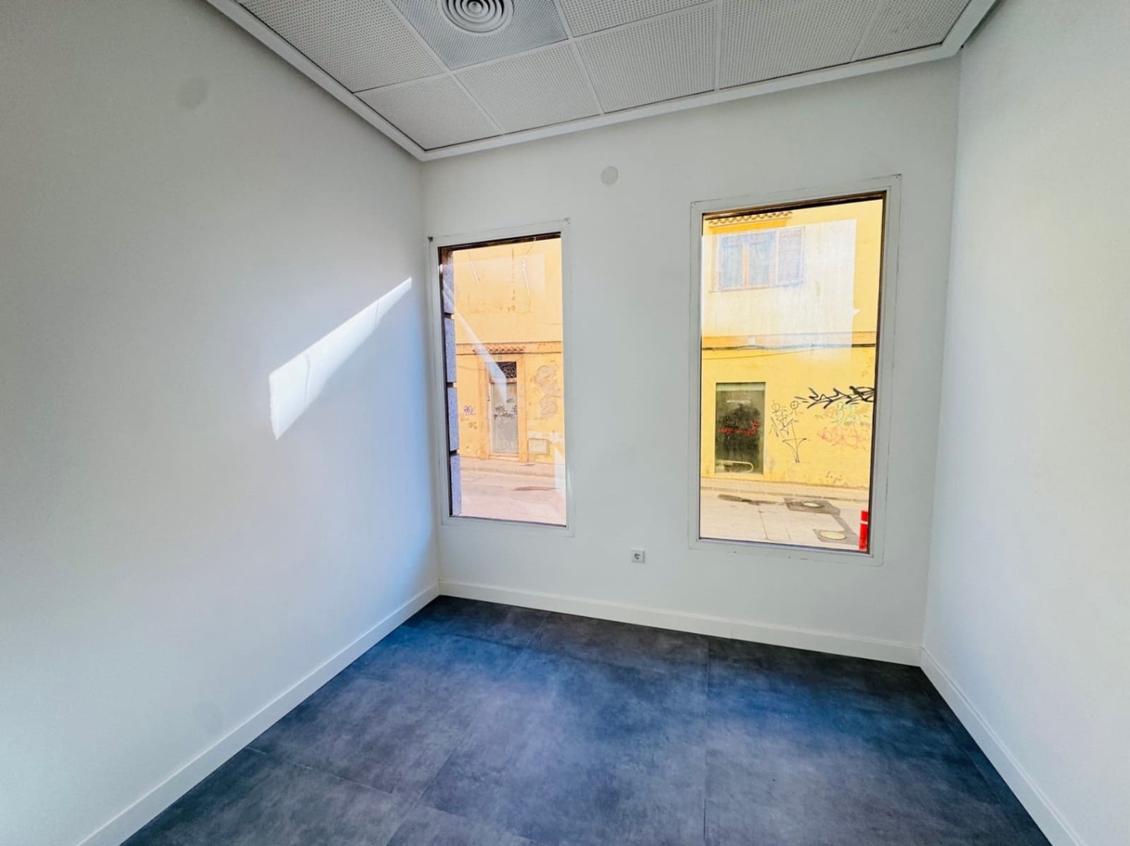 5 quarto Empresa para arrendar em Denia - 400 € (Ref: 9925046)