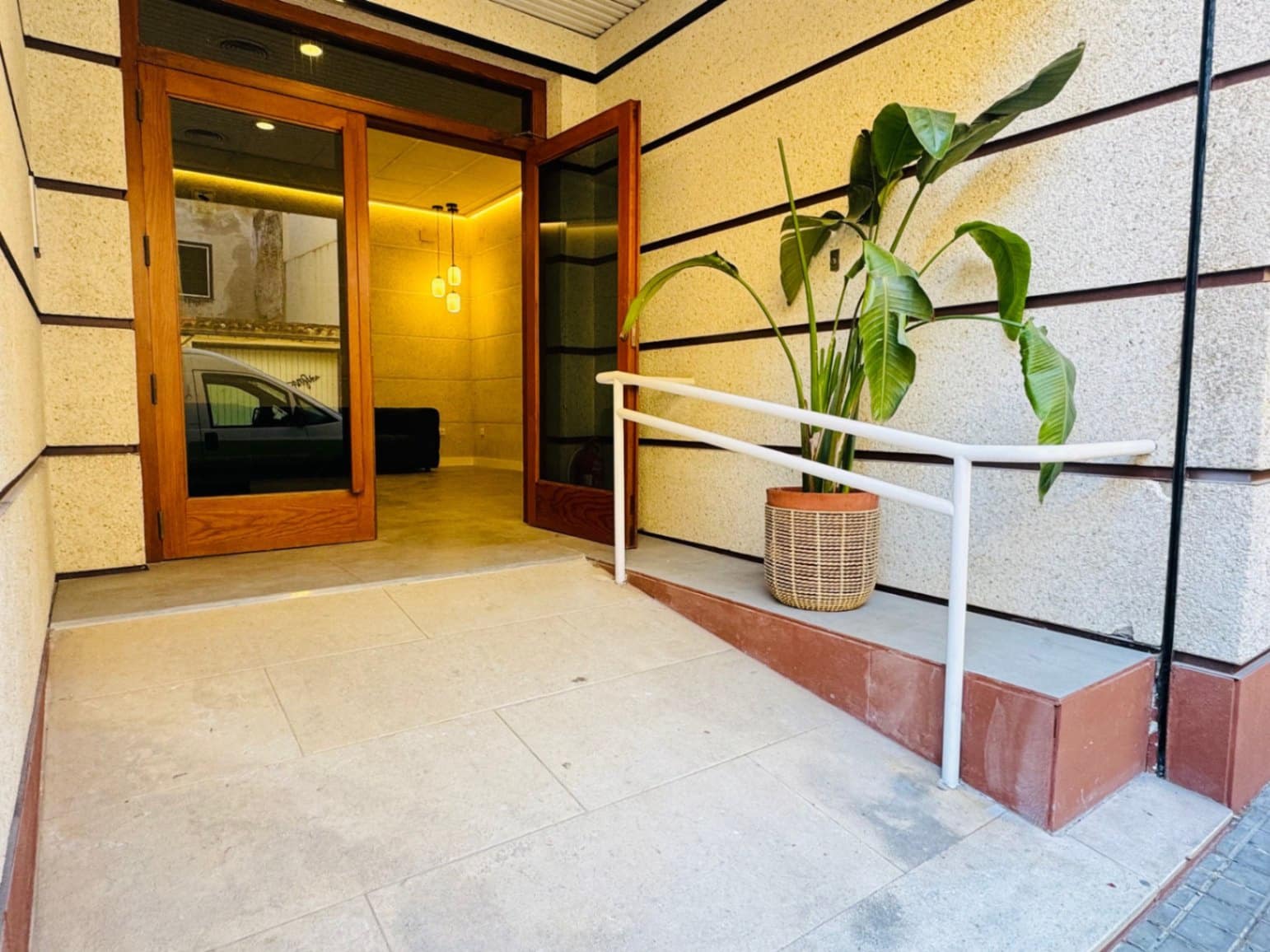 5 quarto Empresa para arrendar em Denia - 400 € (Ref: 9925046)