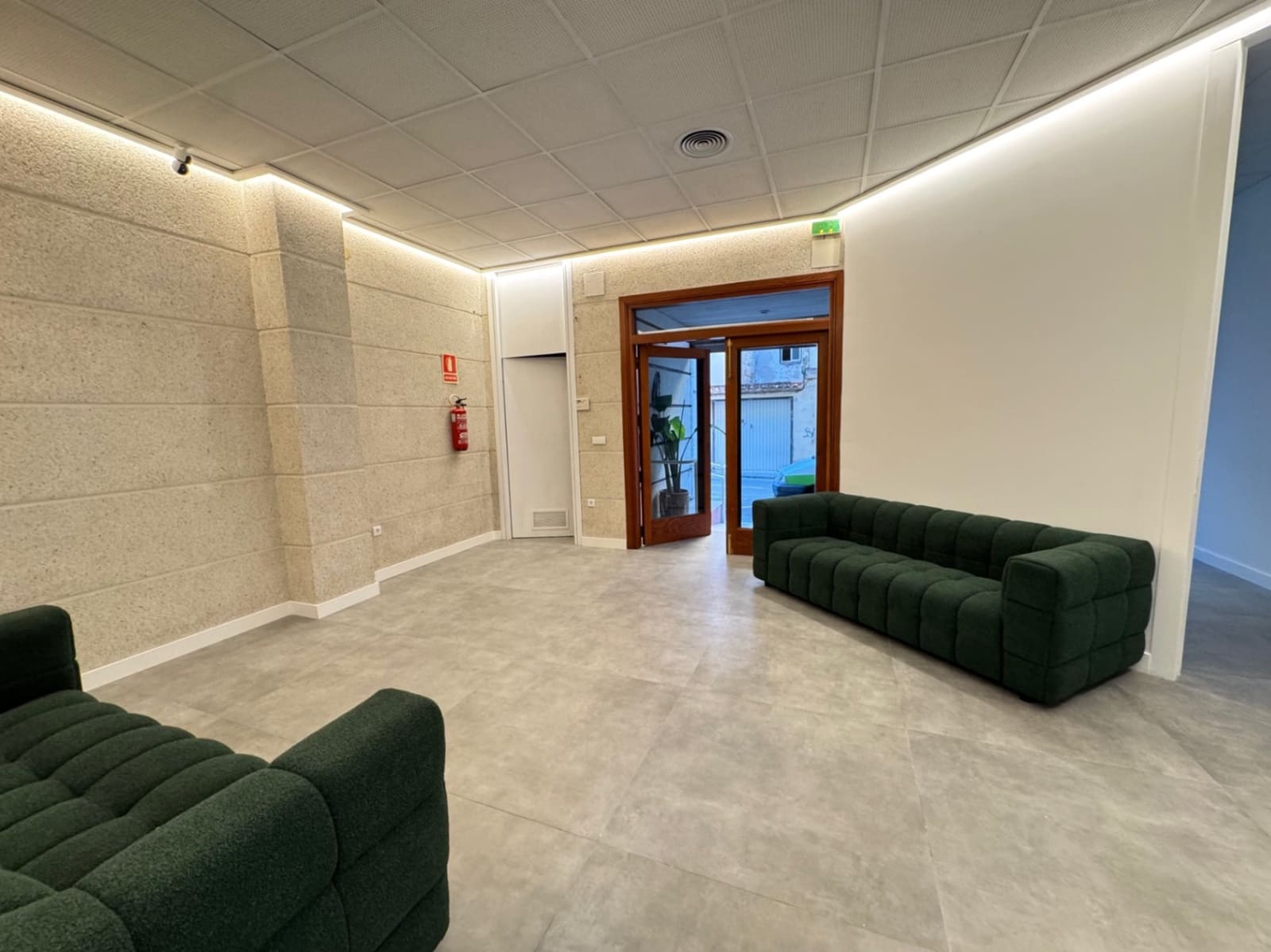 5 quarto Empresa para arrendar em Denia - 400 € (Ref: 9925046)
