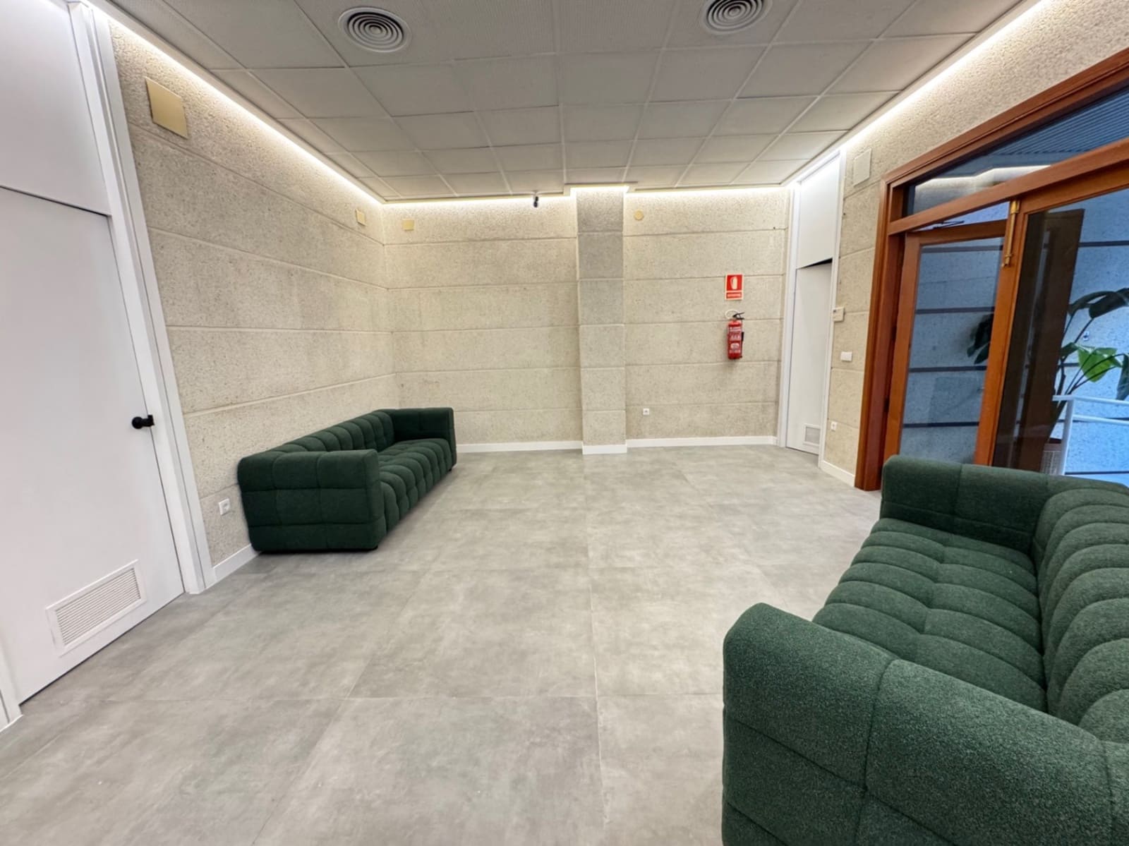5 quarto Empresa para arrendar em Denia - 400 € (Ref: 9925046)