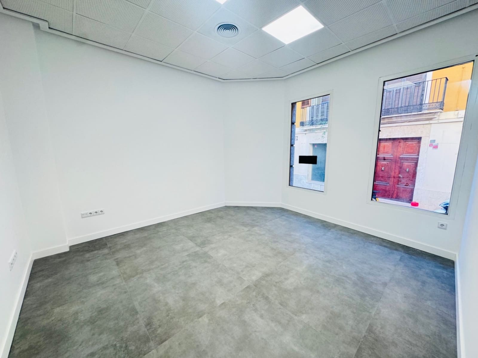 5 quarto Empresa para arrendar em Denia - 400 € (Ref: 9925046)