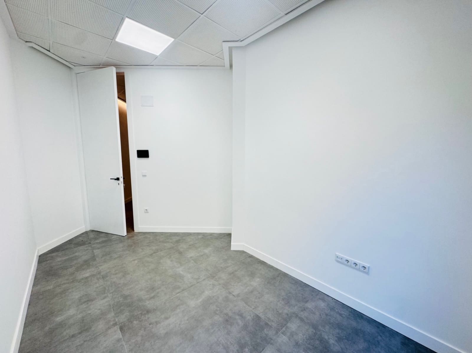 5 quarto Empresa para arrendar em Denia - 400 € (Ref: 9925046)