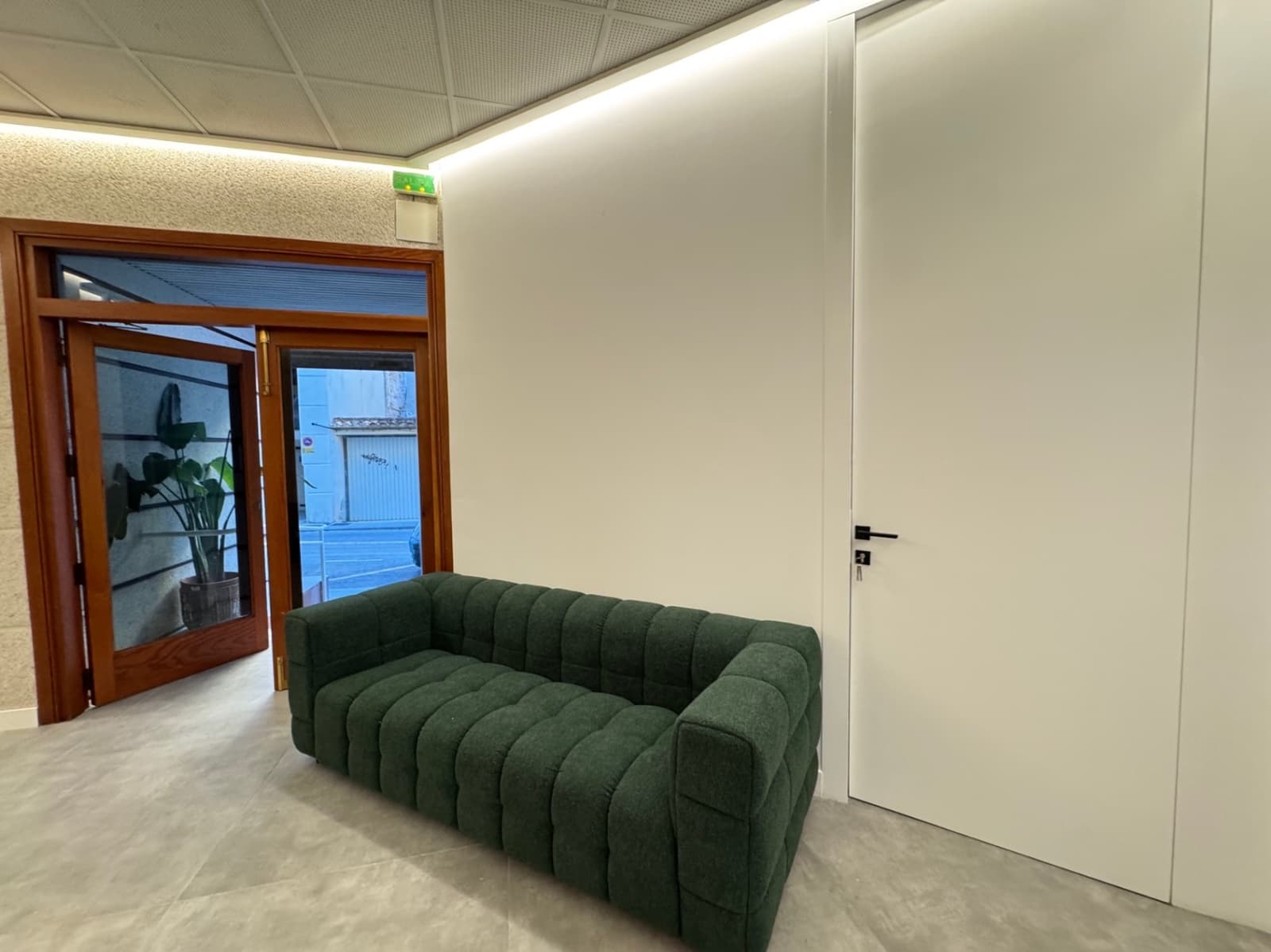 5 quarto Empresa para arrendar em Denia - 400 € (Ref: 9925046)