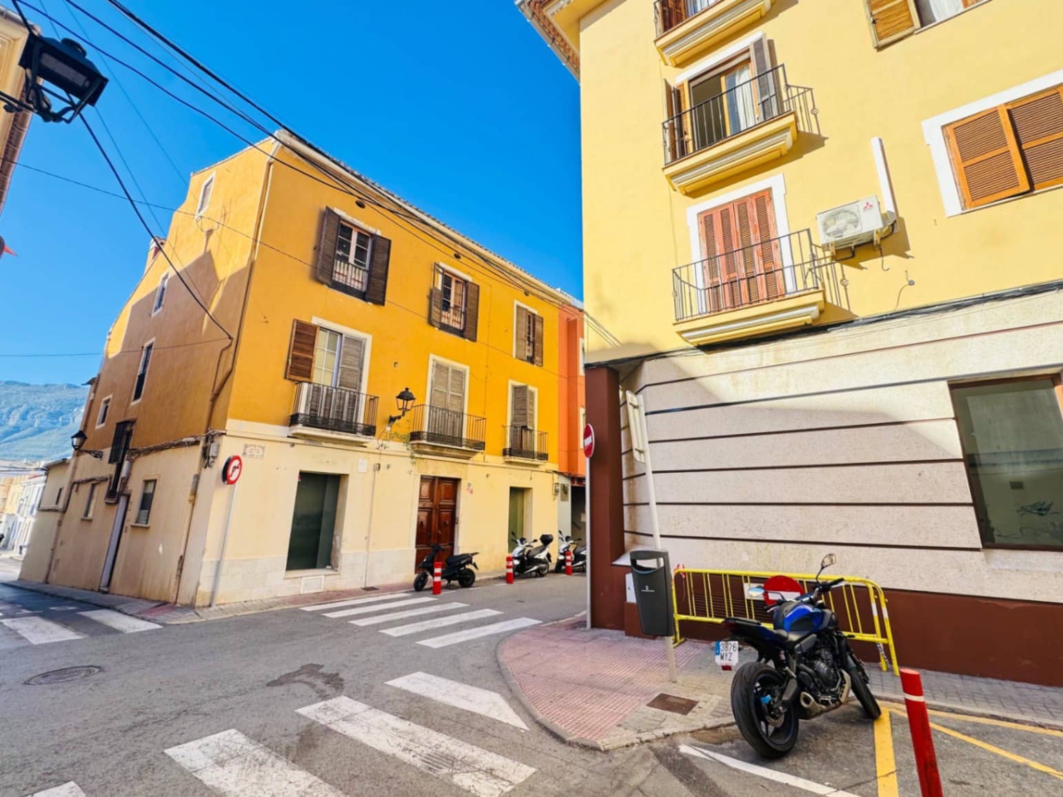 5 quarto Empresa para arrendar em Denia - 400 € (Ref: 9925046)