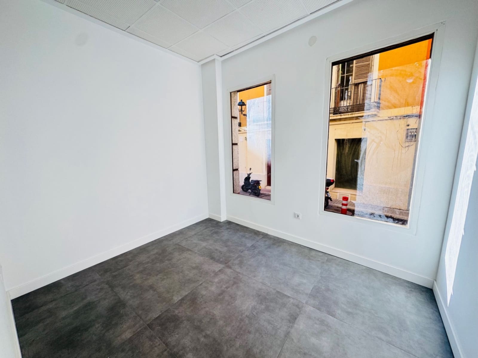 5 quarto Empresa para arrendar em Denia - 400 € (Ref: 9925046)