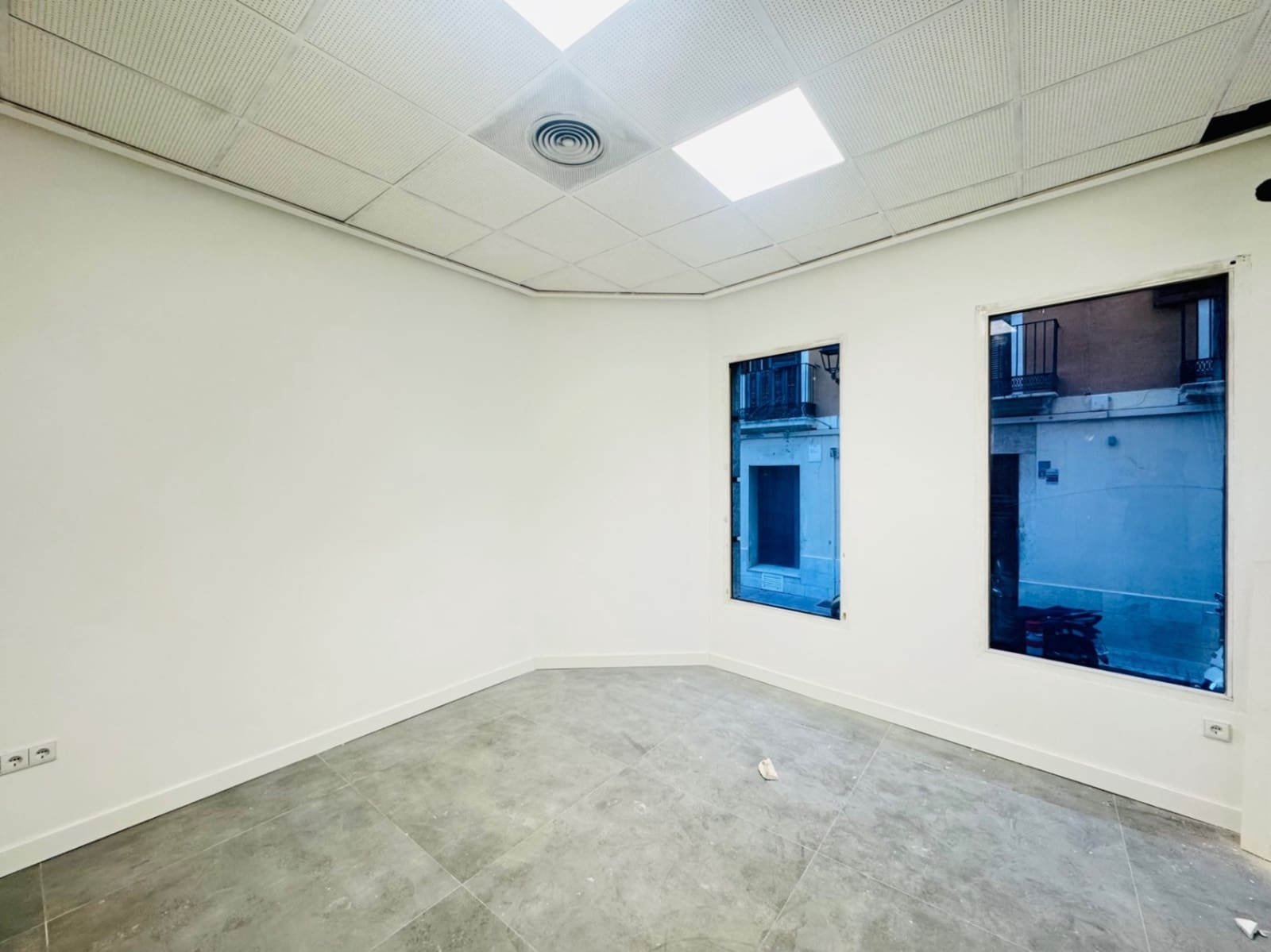 5 quarto Empresa para arrendar em Denia - 400 € (Ref: 9925046)