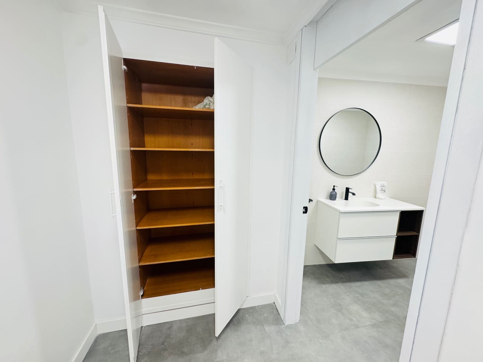5 quarto Empresa para arrendar em Denia - 400 € (Ref: 9925046)
