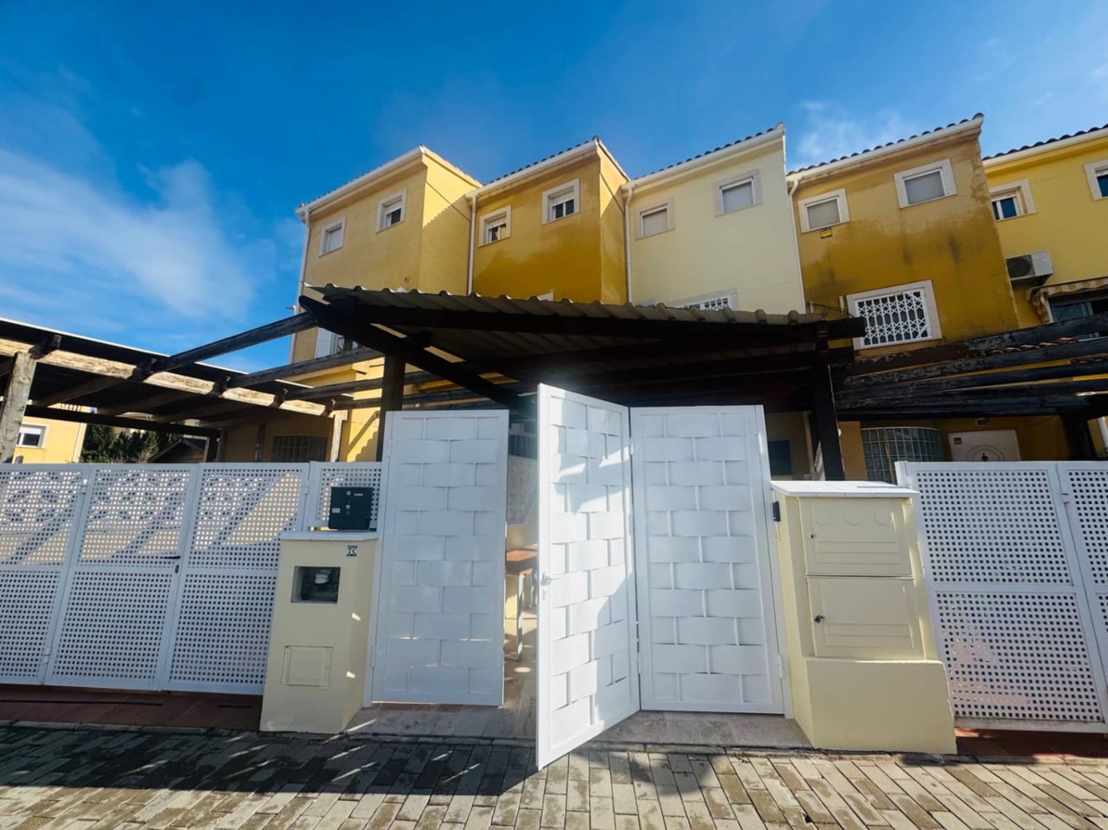 4 makuuhuone Omakotitalo myytävänä paikassa Denia - 279 000 € (Ref: 9925062)