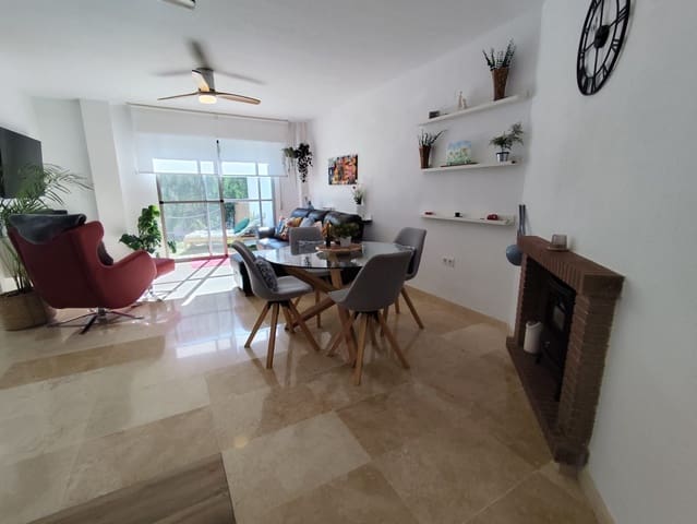 2 soverom Kjedet enebolig til salgs i Almuñécar med svømmebasseng garasje - € 299 000 (Ref: 10025058)