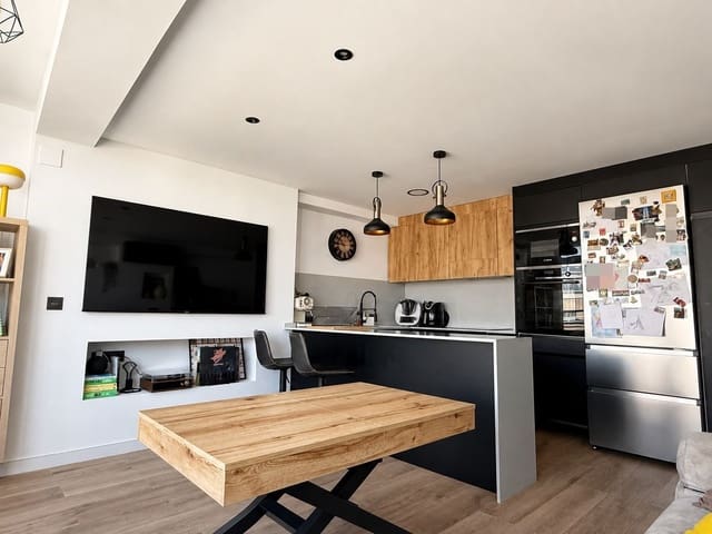 Apartamento de 2 habitaciones en Almuñécar en venta - 279.000 € (Ref: 10025059)
