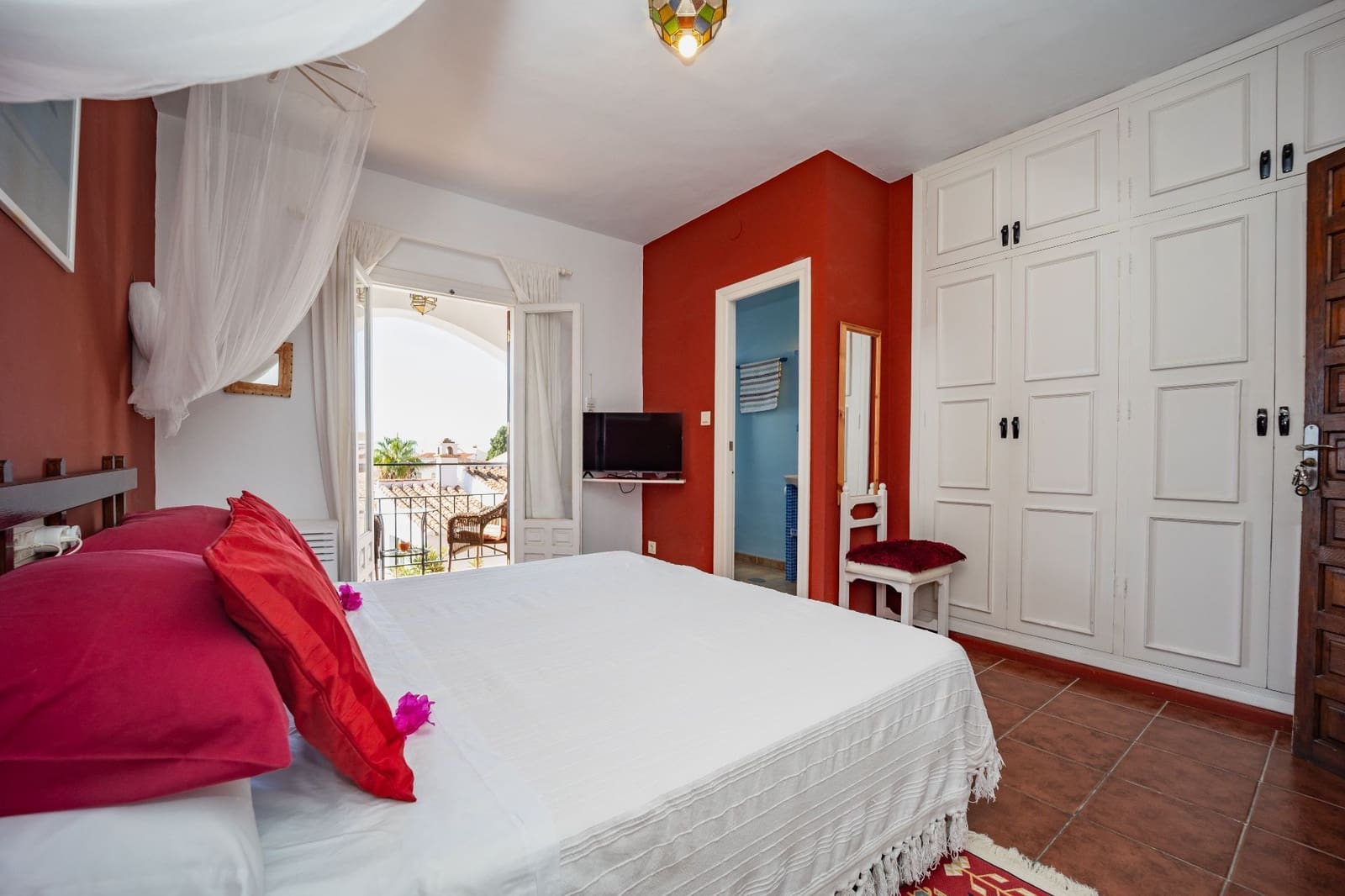 10 soveværelse Erhverv til salg i Cotobro med garage - € 950.000 (Ref: 3701080)