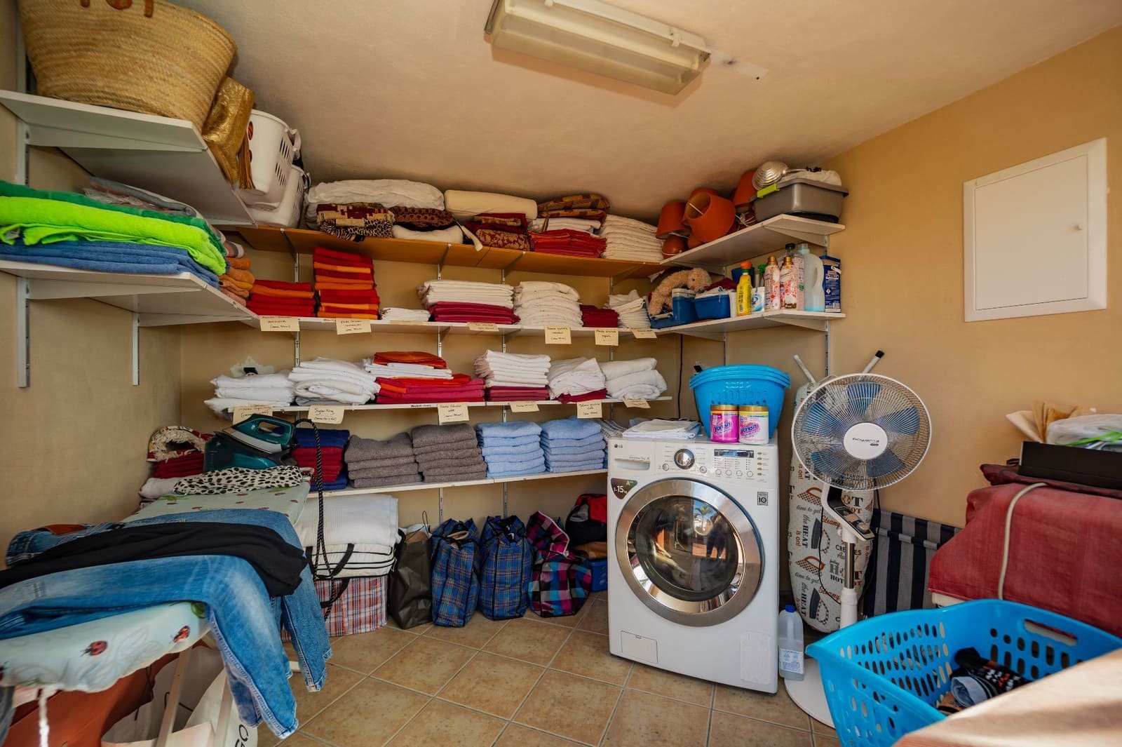 10 soveværelse Erhverv til salg i Cotobro med garage - € 950.000 (Ref: 3701080)