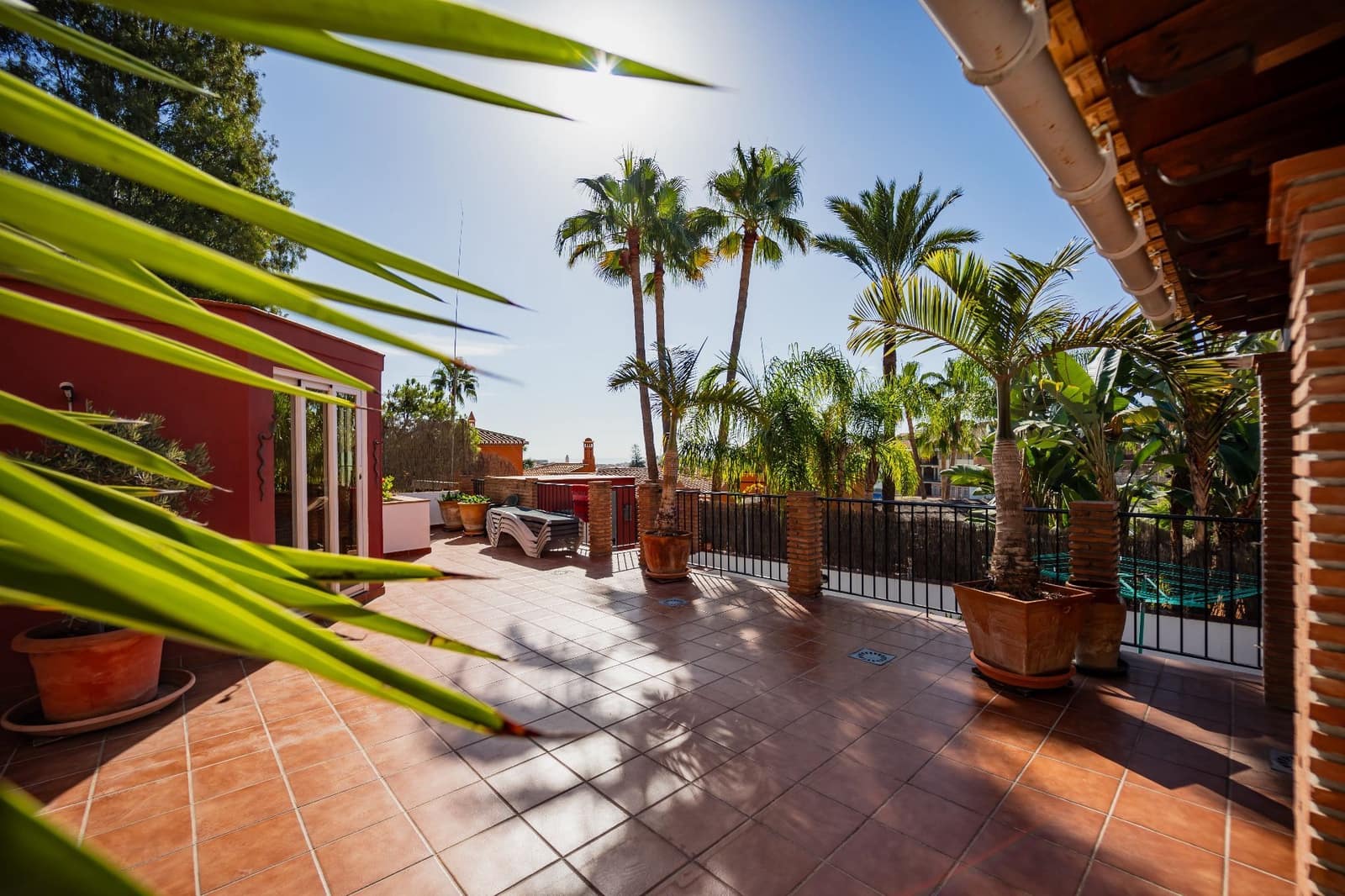 10 soveværelse Erhverv til salg i Cotobro med garage - € 950.000 (Ref: 3701080)