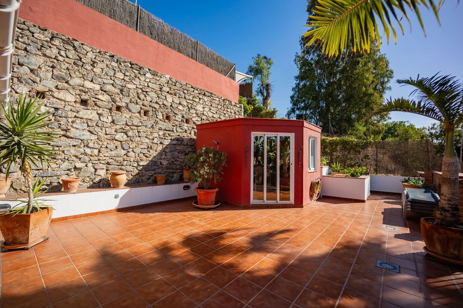 10 soveværelse Erhverv til salg i Cotobro med garage - € 950.000 (Ref: 3701080)