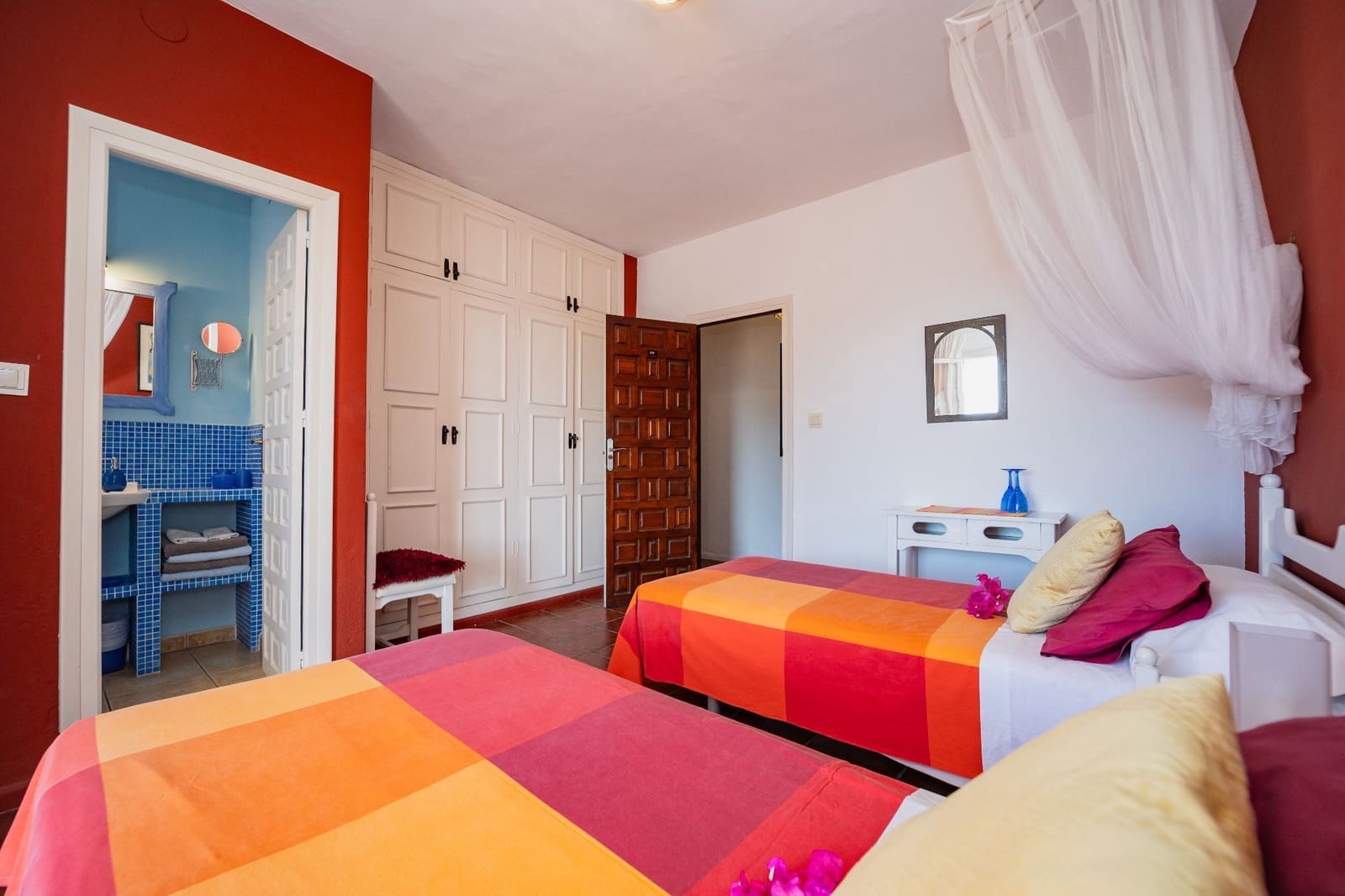 10 soveværelse Erhverv til salg i Cotobro med garage - € 950.000 (Ref: 3701080)