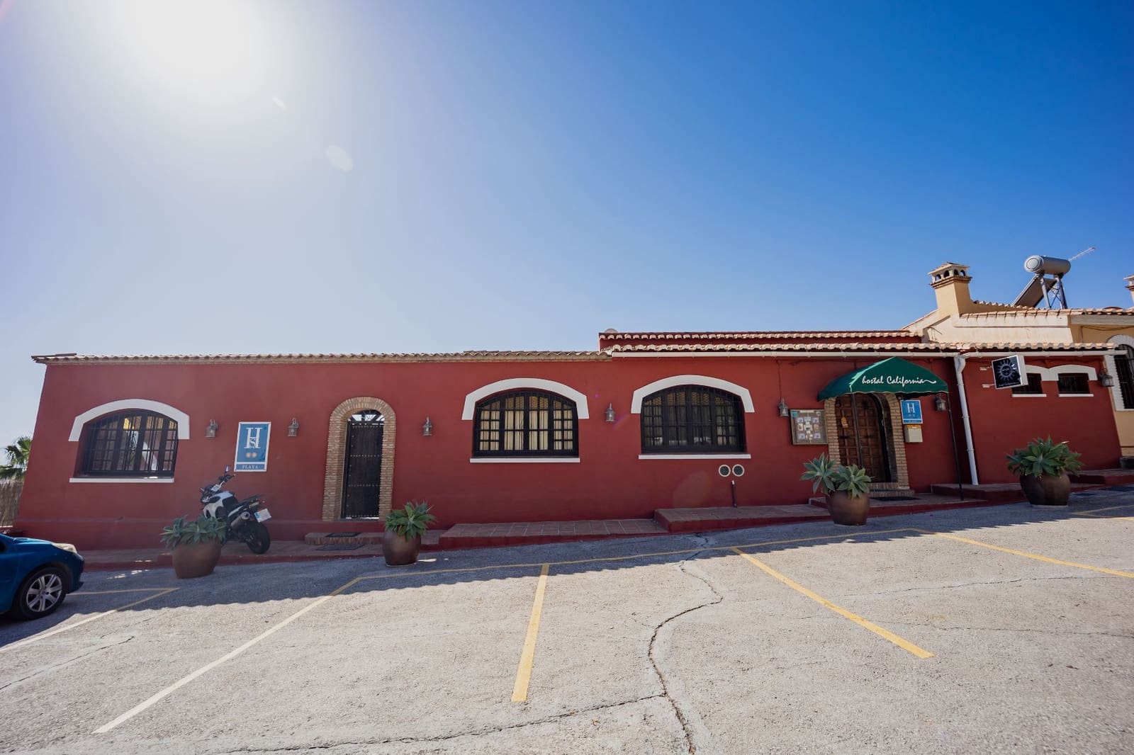 10 soveværelse Erhverv til salg i Cotobro med garage - € 950.000 (Ref: 3701080)