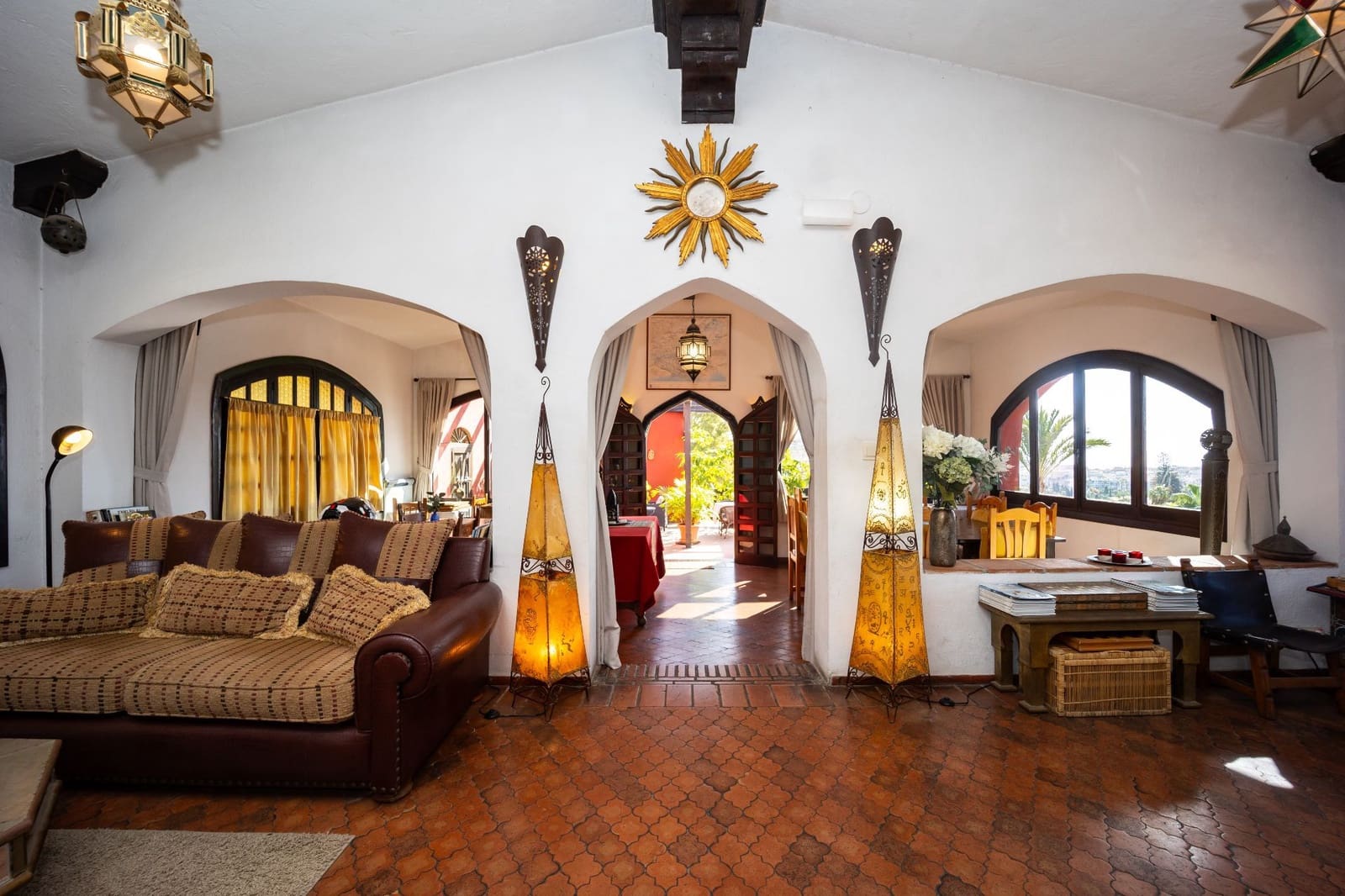 10 soveværelse Erhverv til salg i Cotobro med garage - € 950.000 (Ref: 3701080)