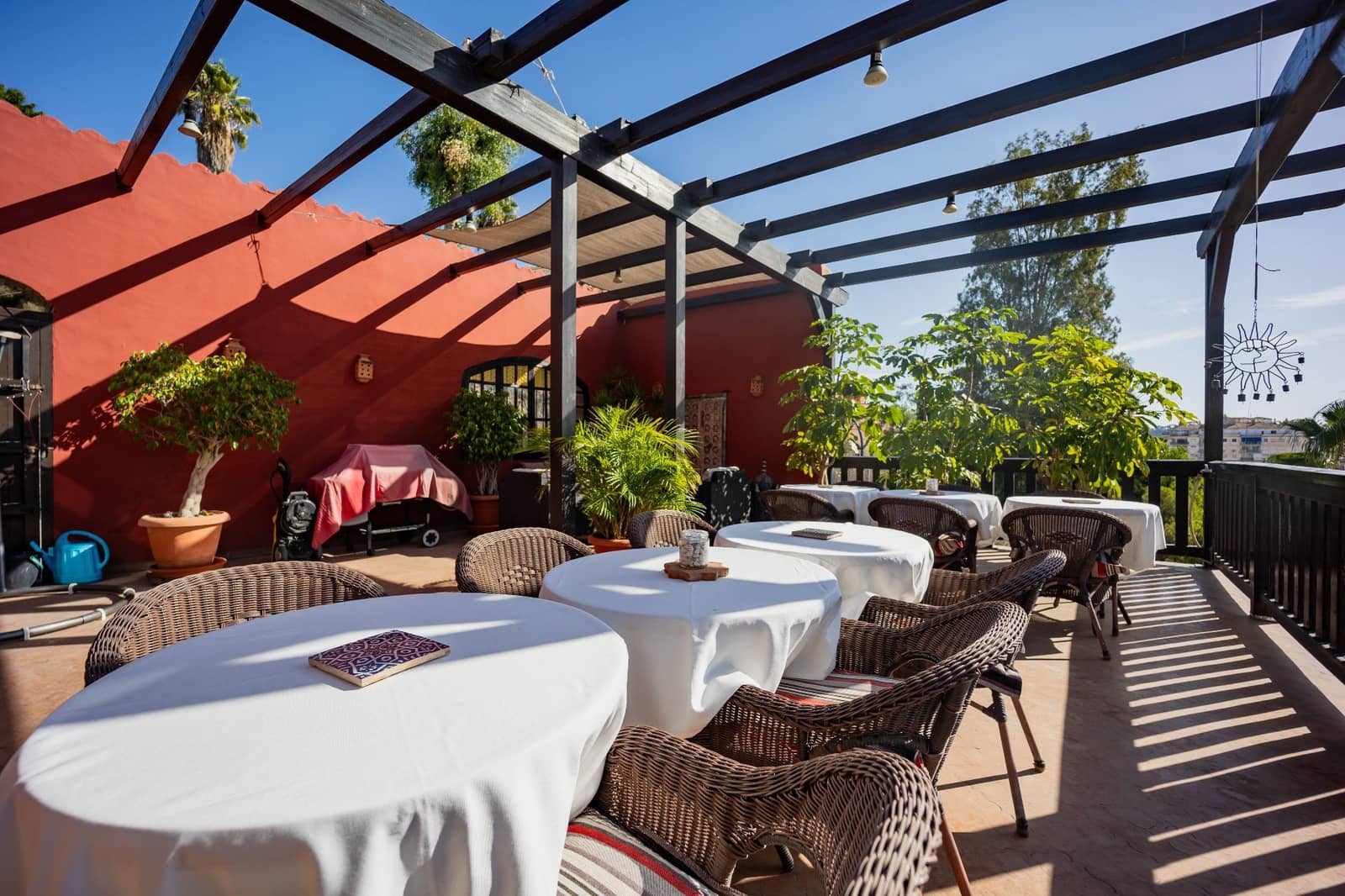 10 soveværelse Erhverv til salg i Cotobro med garage - € 950.000 (Ref: 3701080)